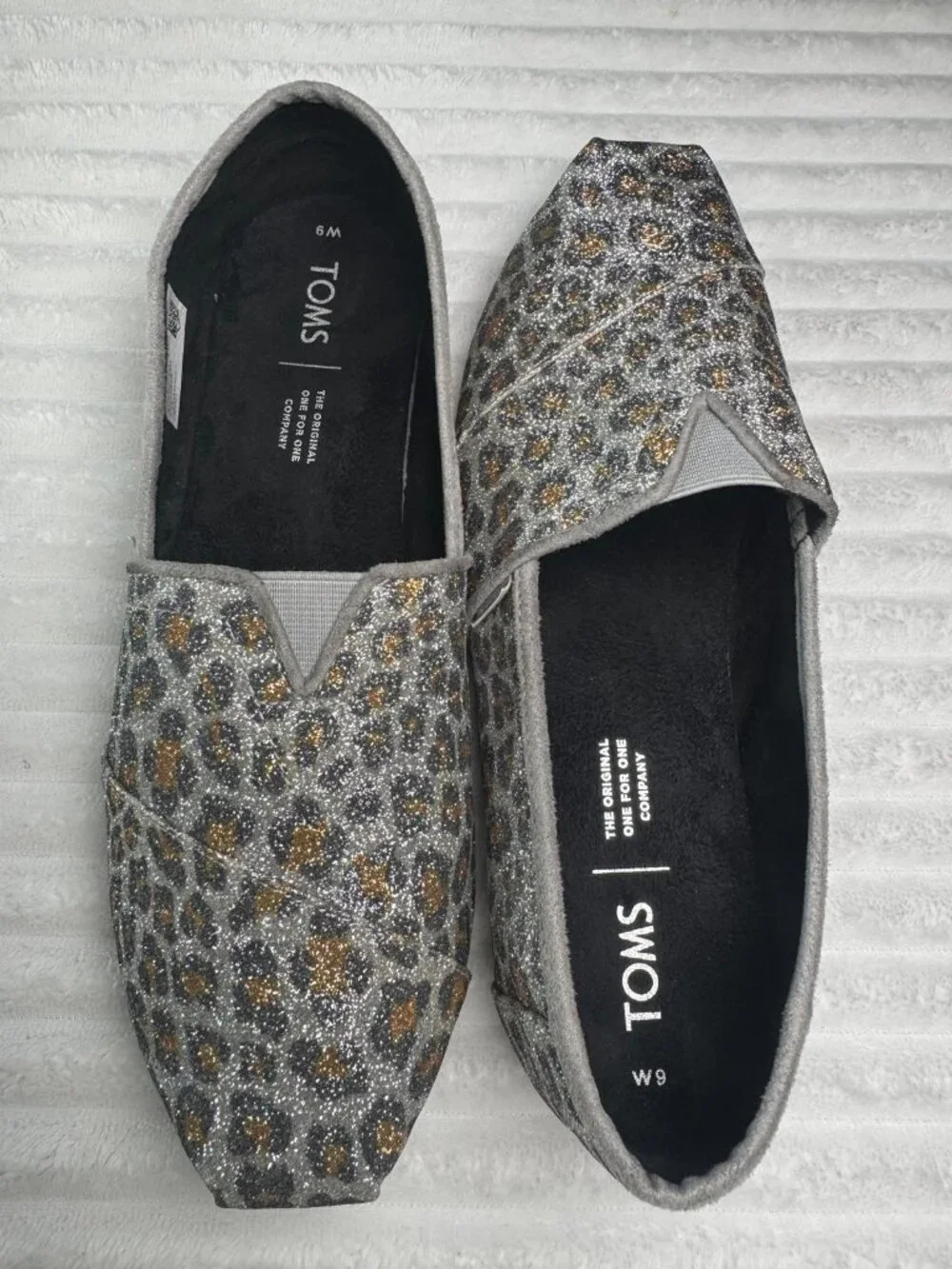 TOMS Silver Glitter Animal‎ Print Slip On Shoes Women’s 9